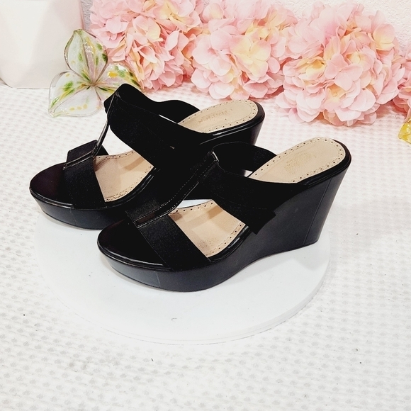 CHARLES by Charles David Black Elastic T Strap Platform Wedge Sandal Sz 9.5 - Picture 2 of 10